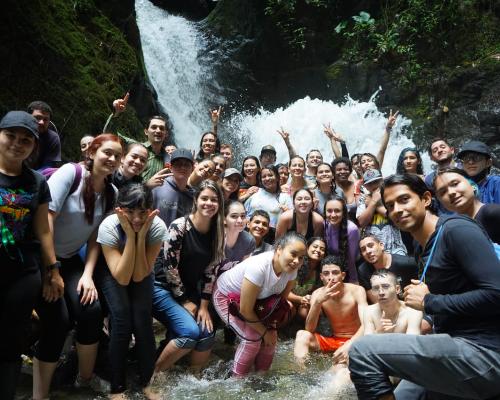 FotografoFoto Alcaldía de Medelllín:Más de 660 jóvenes se formaron en Medellín como cuidadores de fuentes hídricas.